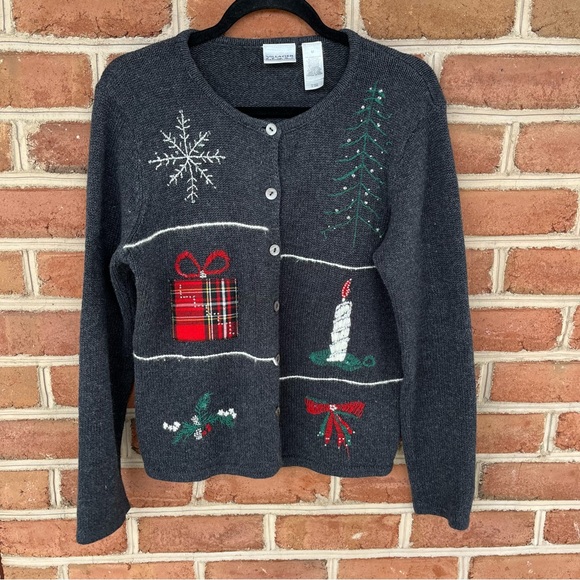Geay button up Christmas cardigan. Size Medium - Picture 1 of 11